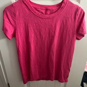pink tee shirt